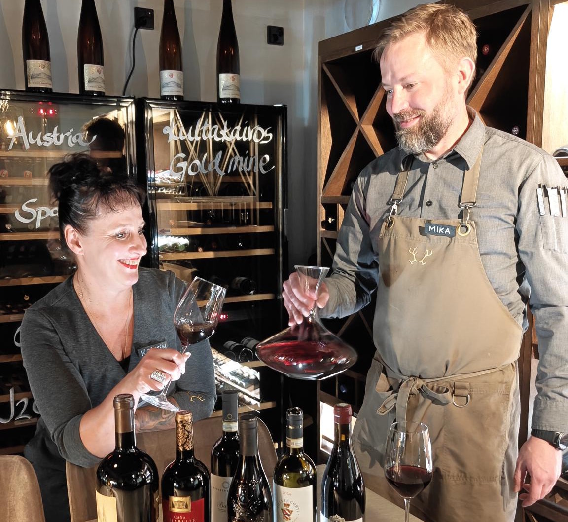 Sommelierit Kristin Aidla ja Mika Rissanen